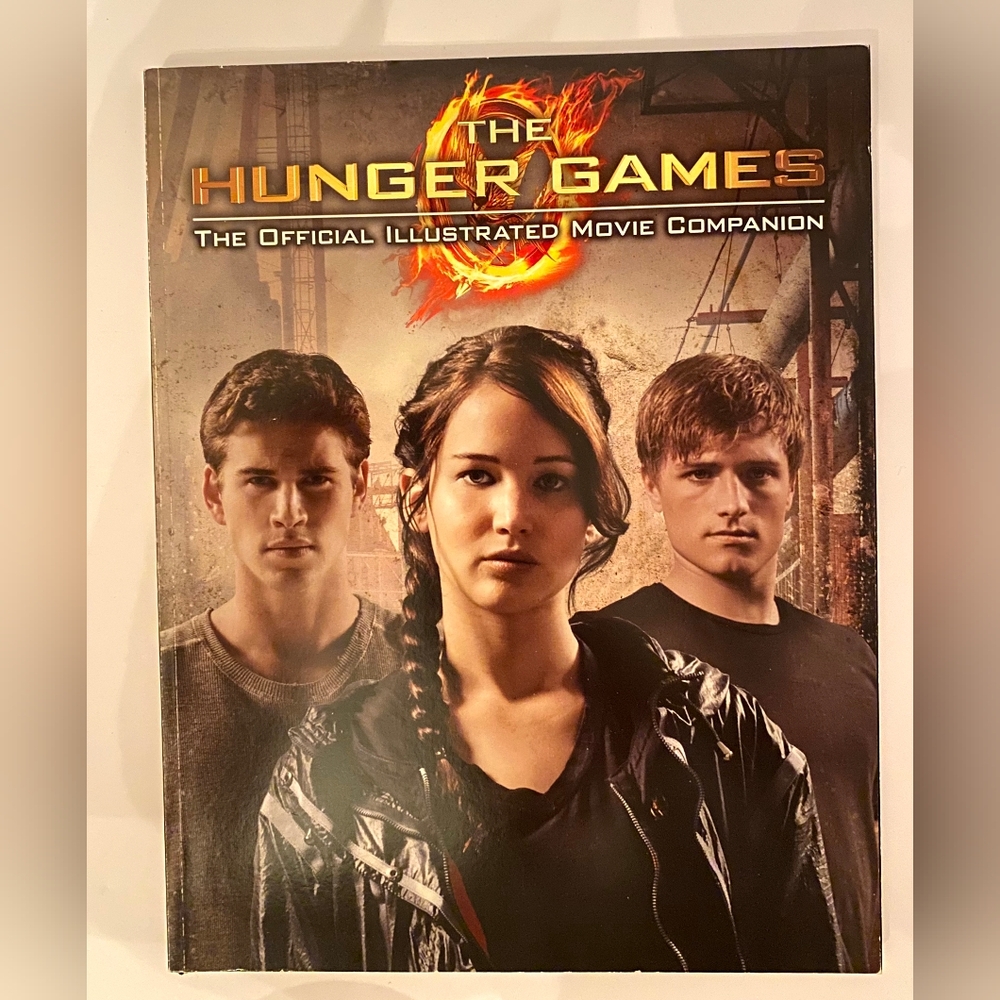 Hunger Games Official Illustrated Movie Companion by Suzanne Collins (Paperback)